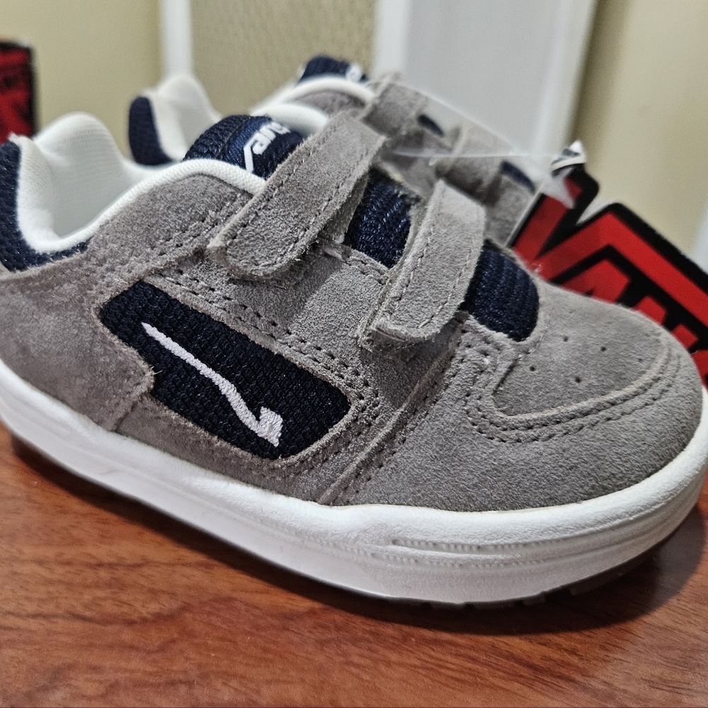 VANS - Picture 4 of 6